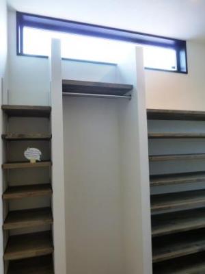 ☆コート掛けとシューズクローク