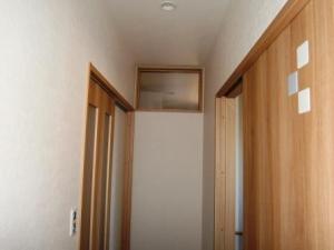 廊下の明かりとり窓