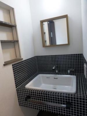 タイルを貼った造作洗面