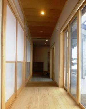 美しい広縁を歩くと凛とした気持ちになります