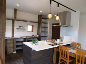 アイランドキッチンと手づくり収納